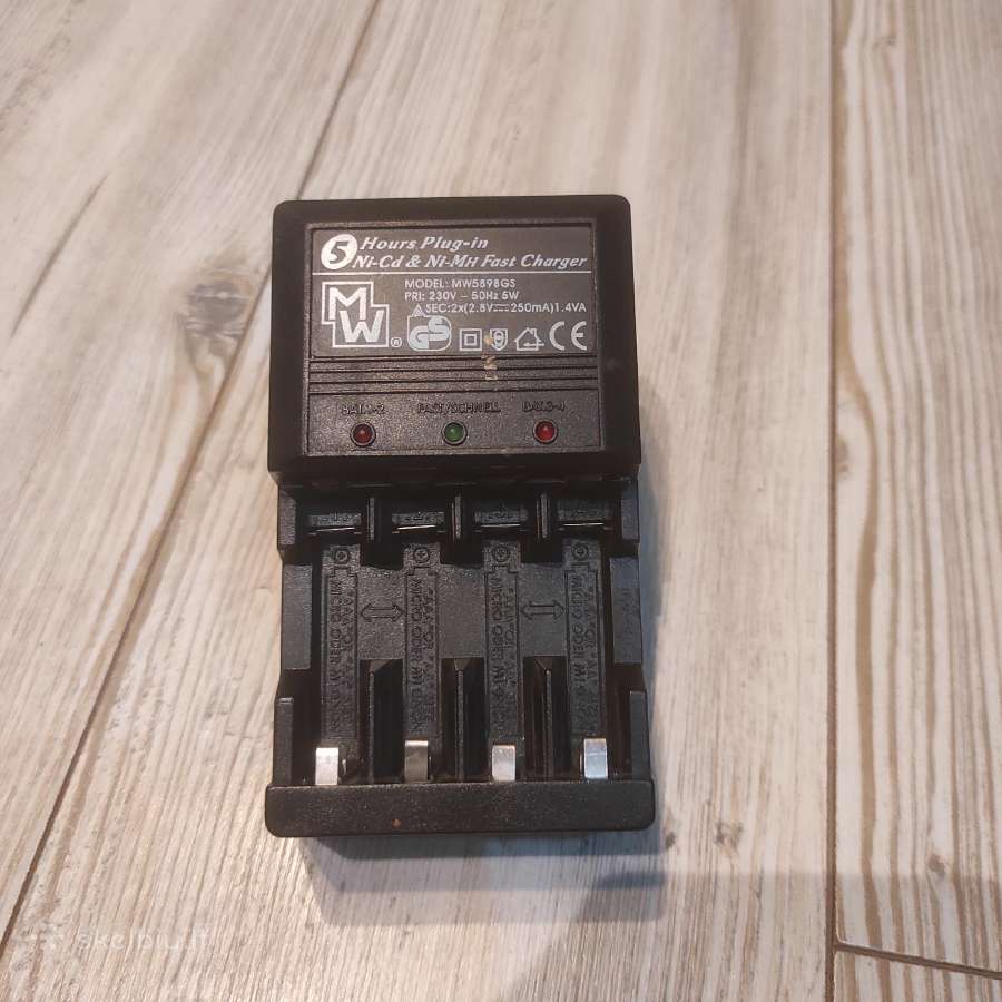 Baterijų pakrovėjas