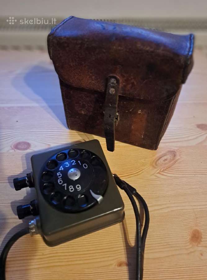 Antikvarinis švedų katiuomenes lauko telefonas.