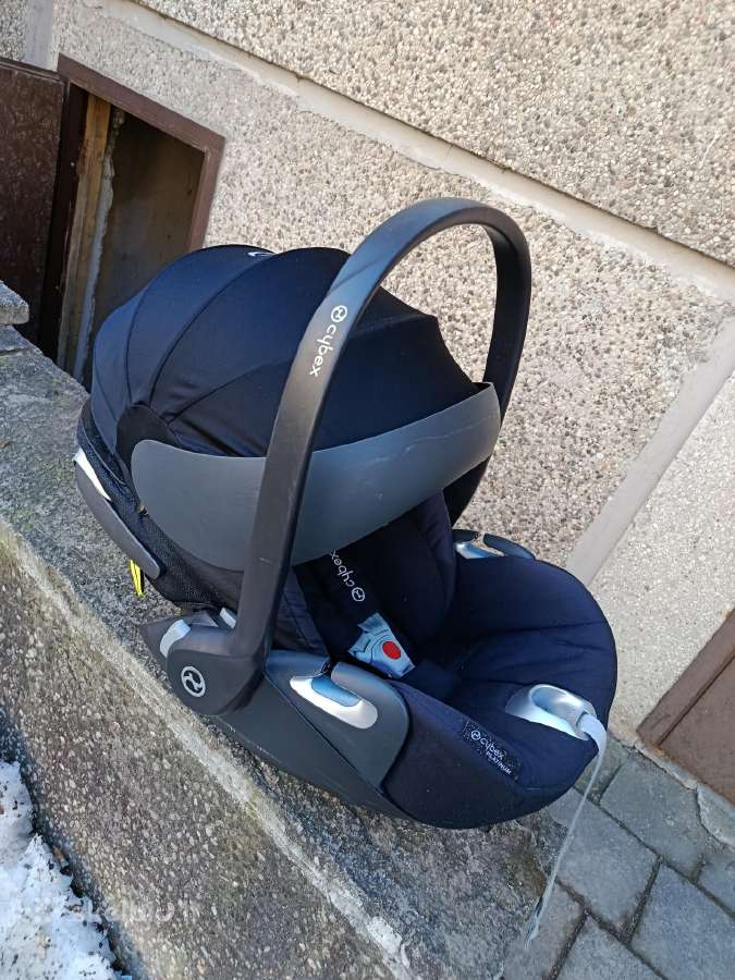 Cybex Cloud Z i-size autokėdutė (be bazės)