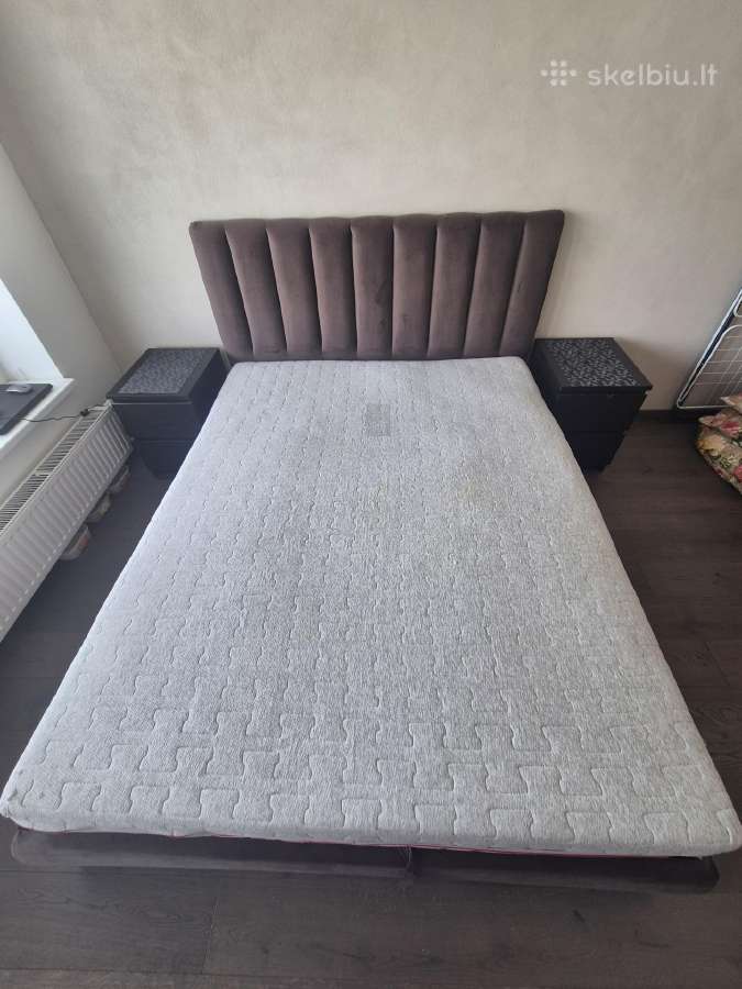 160 cm pločio dvigulė lova su čiužiniu