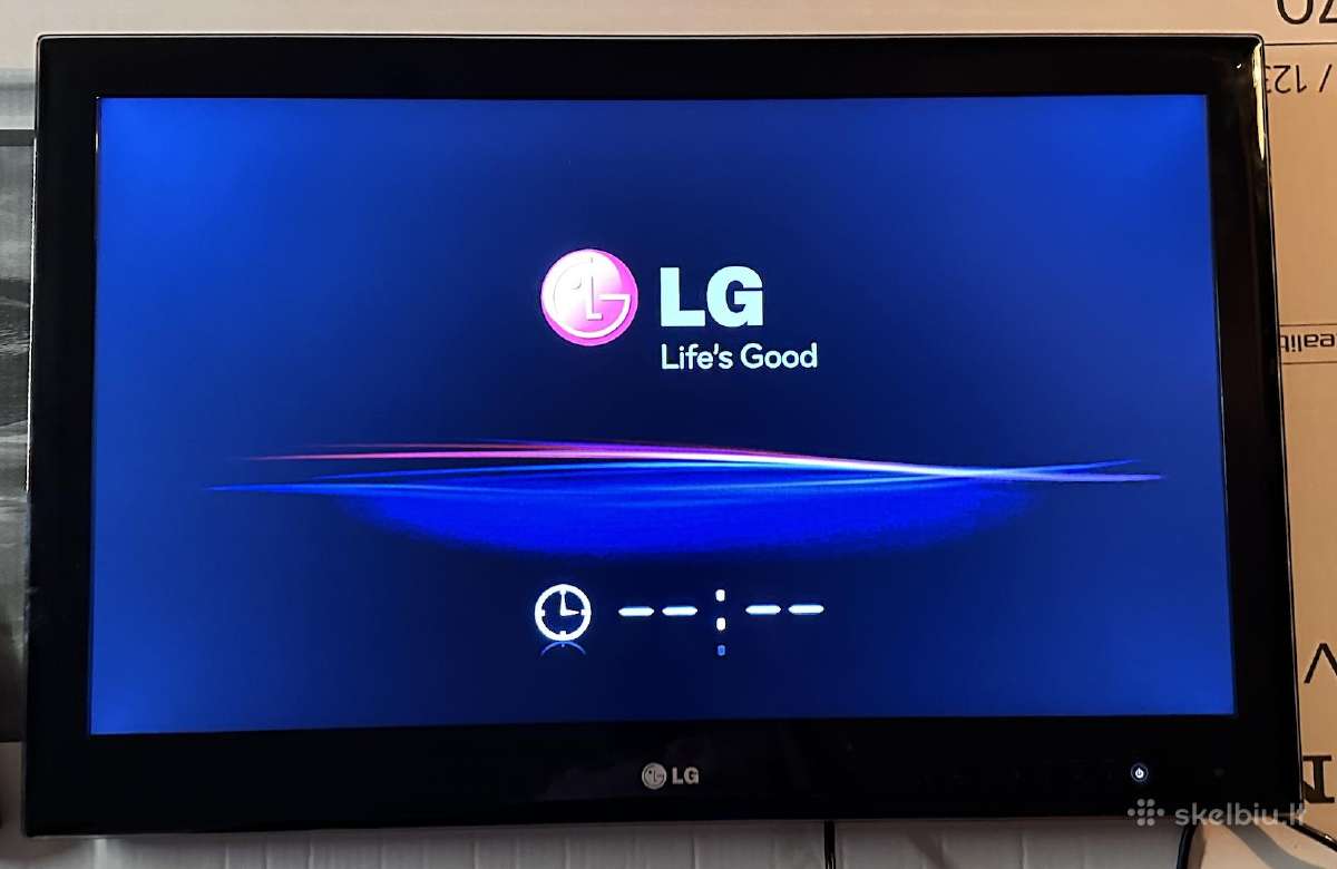 Puikaus stovio televizorius LG 82 cm