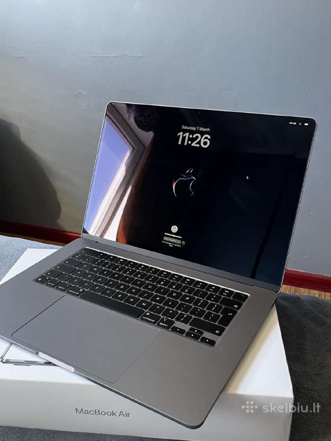 Parduodamas MacBook Air 15 su M2