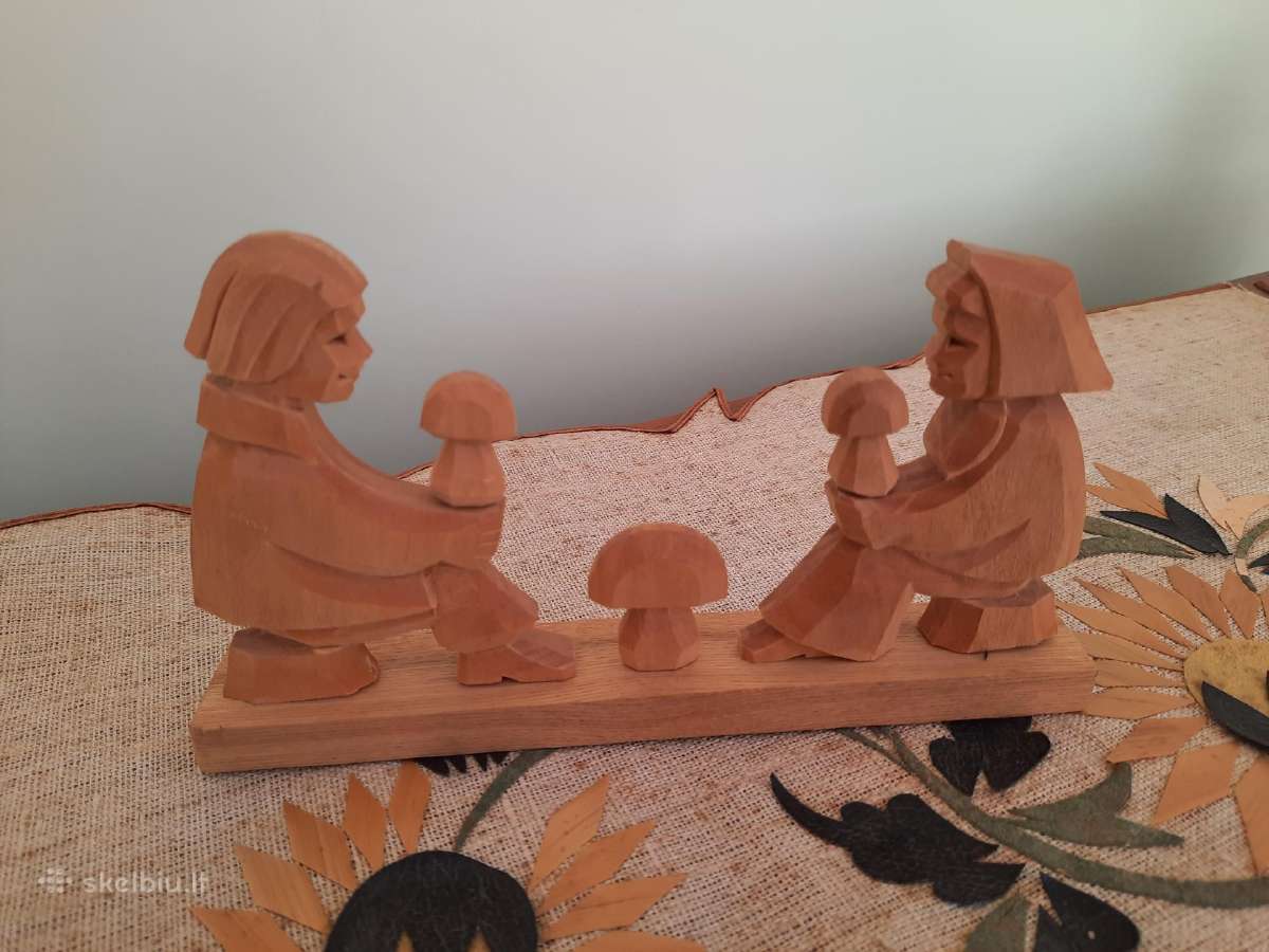 Kaunas Daile etno medzio drozinys statulele