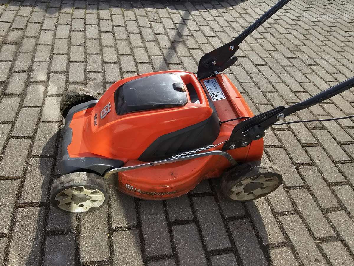 Husvarna akumaliatorinė žolepjovė ir krūmapjovės