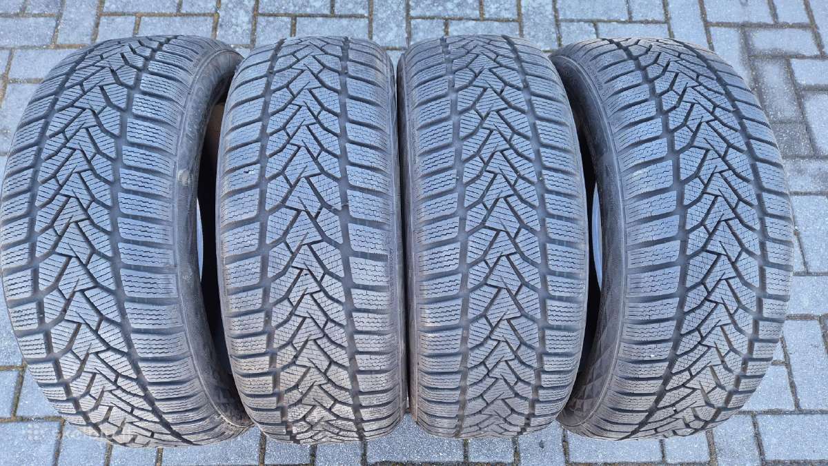 Keturios apynaujės žieminės 205/50 R17 Uniroyal
