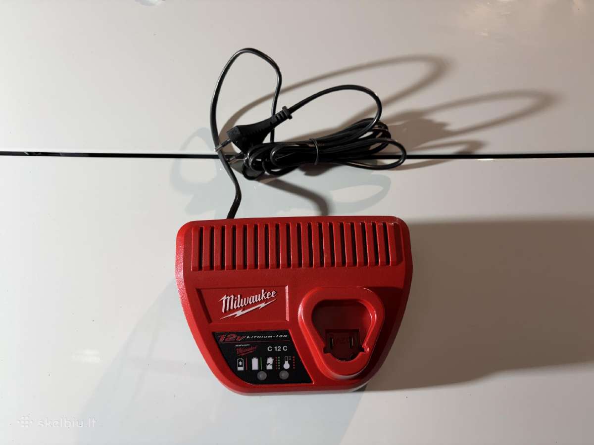 Milwaukee M12 Pakrovėjas