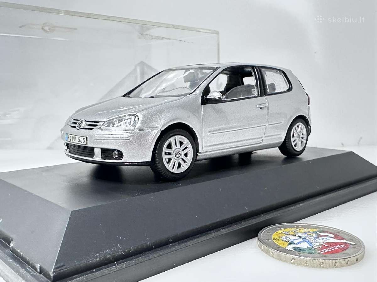 Volkswagen Golf V 3door sidabro 1:43 Schuco