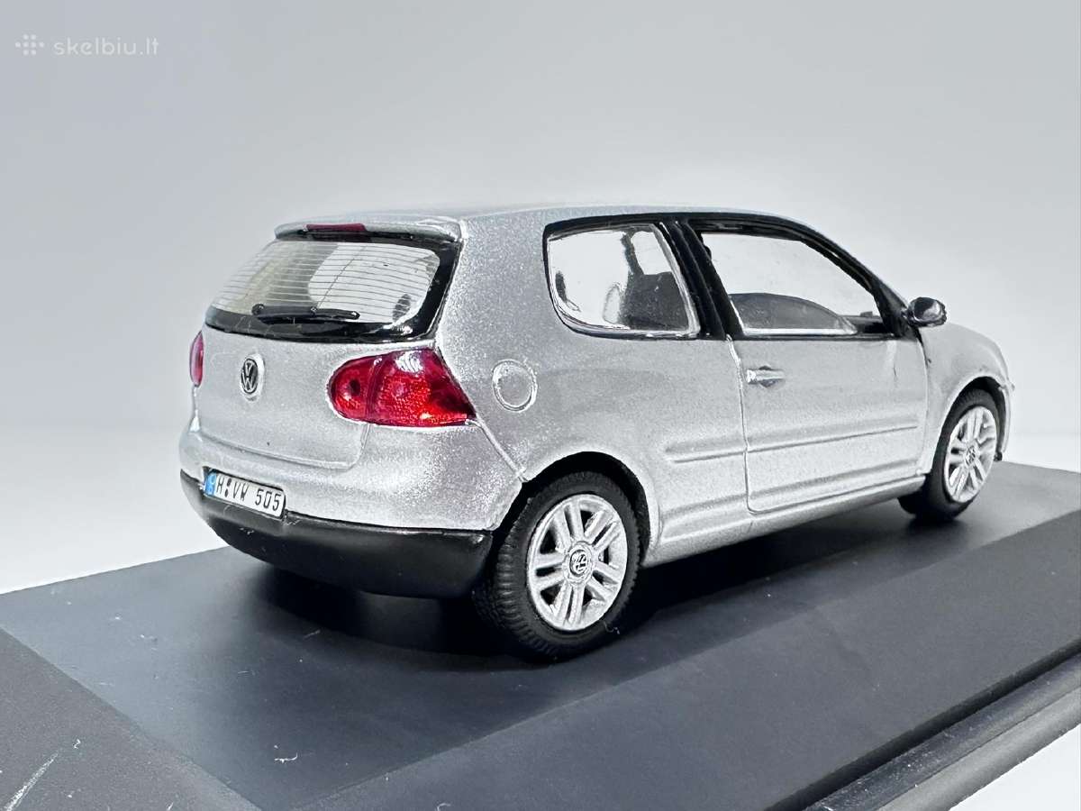 Volkswagen Golf V 3door sidabro 1:43 Schuco - nuotraukos Nr. 5