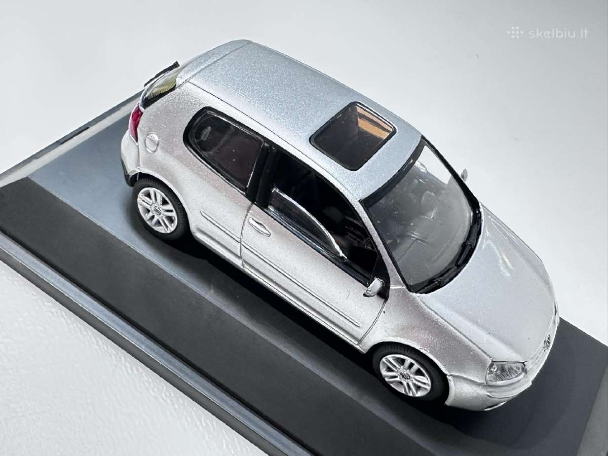 Volkswagen Golf V 3door sidabro 1:43 Schuco - nuotraukos Nr. 6