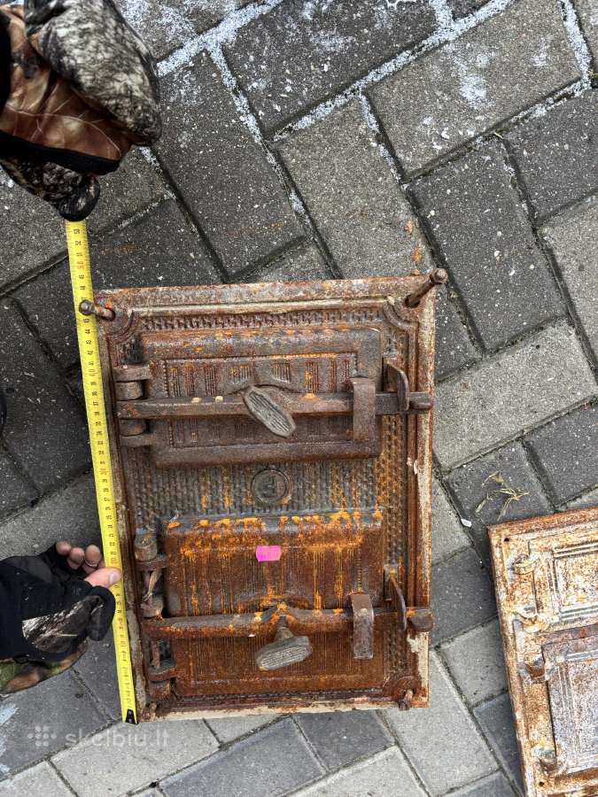 Krosnies/pečiaus metalinės dalys.