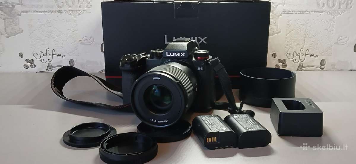 Panasonic Lumix S5 su dviem objektivais