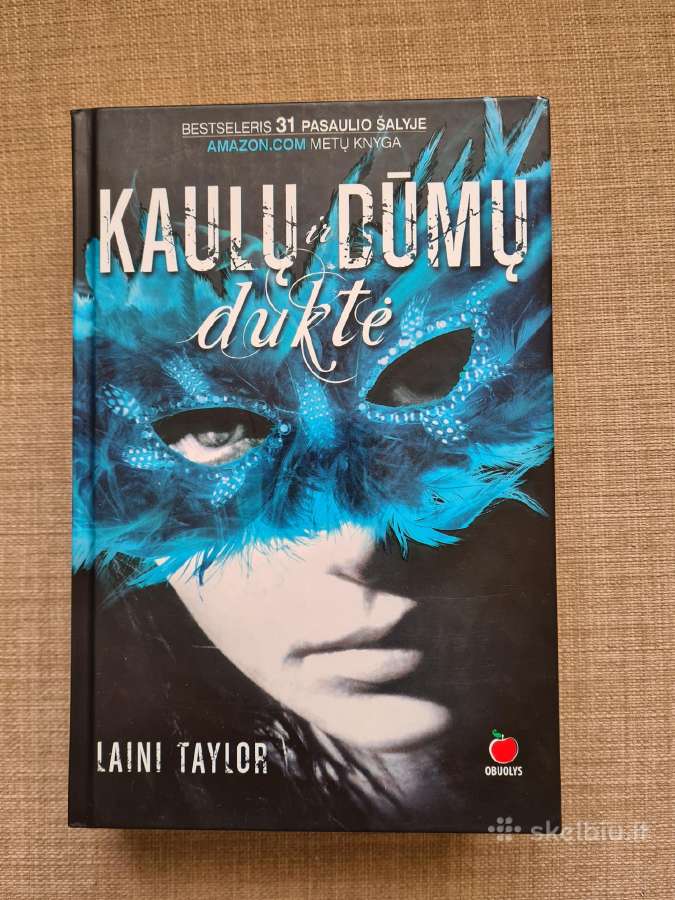 Kaulų ir dūmų duktė (Laini Taylor)