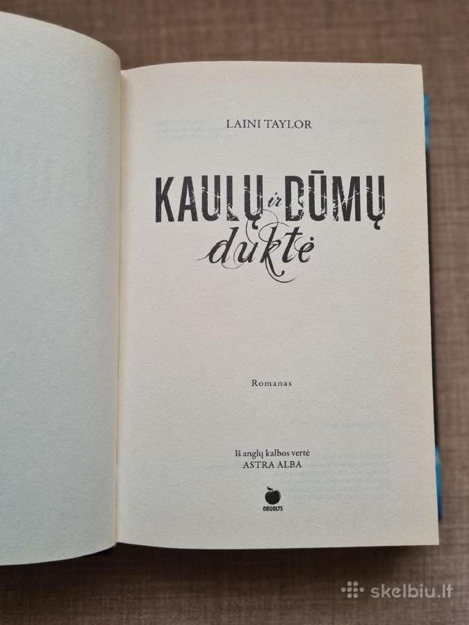 Kaulų ir dūmų duktė (Laini Taylor) - nuotraukos Nr. 3