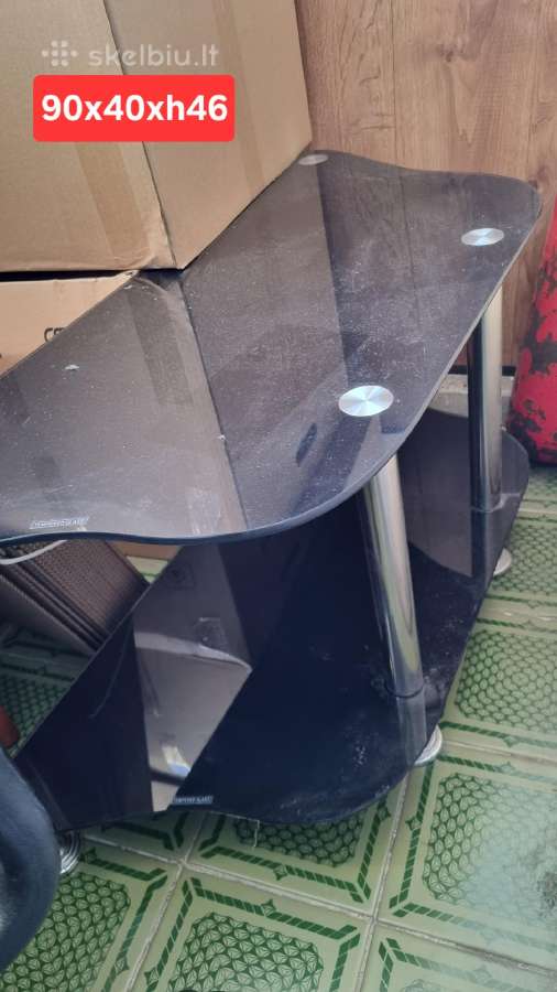 Naudotas stiklinis TV staliukas