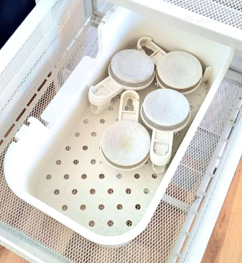 Naudota Ikea Tisken vonios dėžė-lentyna su siurbt.