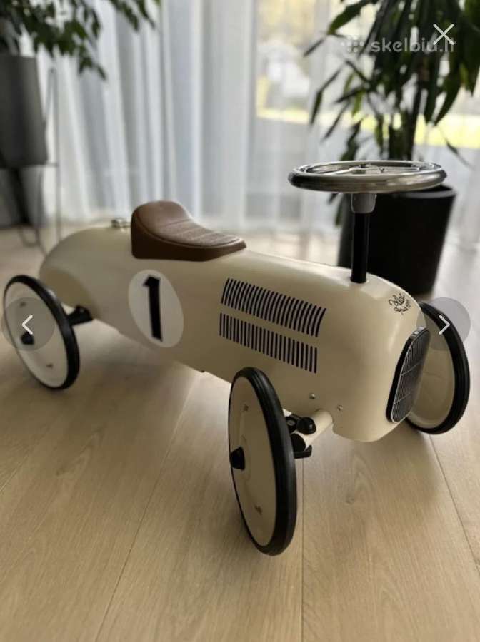 Kreminė retro stiliaus Vilac paspiriama mašinytė