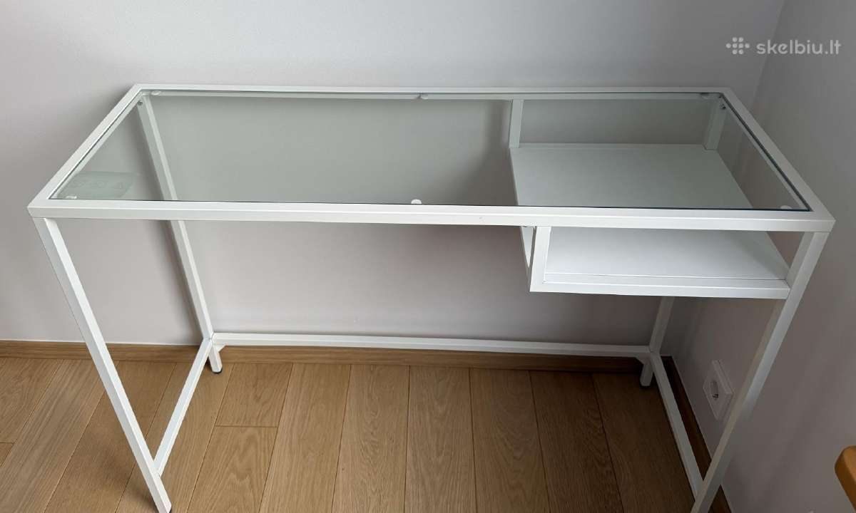 Ikea staliukas darbui su kompiuteriu