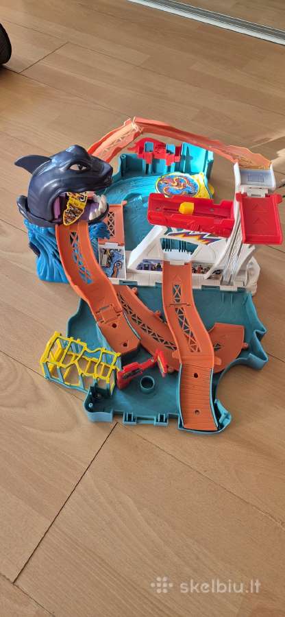 Hot Wheels trasa (susilanksto)