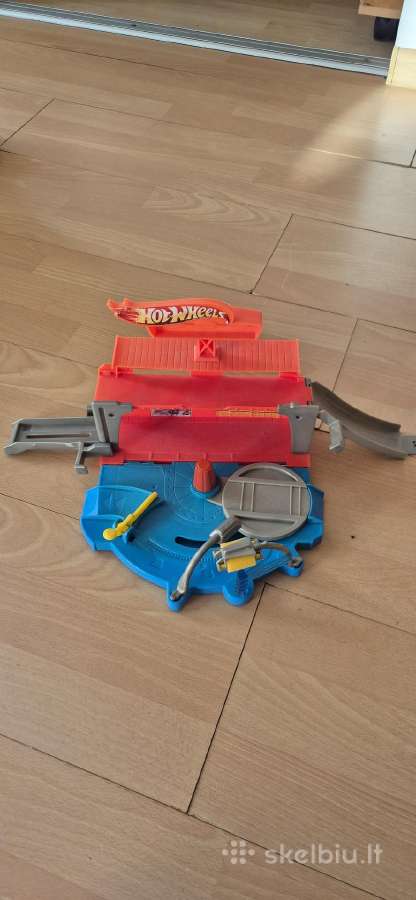 Hot Wheels trasa (susilanksto)