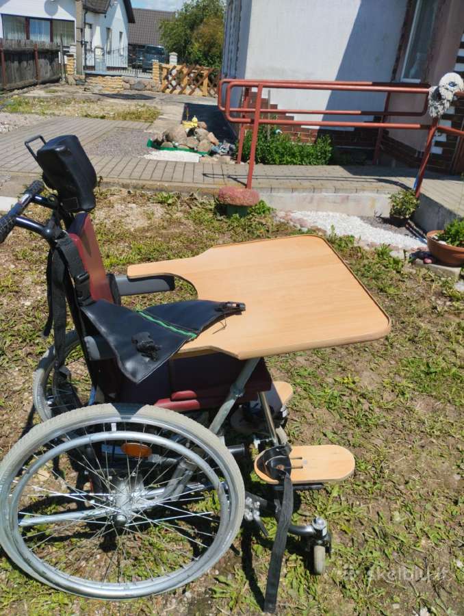 Neįgaliųjų vežimėlis su staliuku vaikams iki 7m
