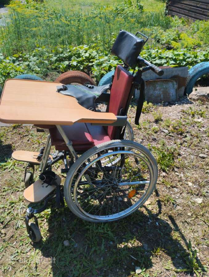 Neįgaliųjų vežimėlis su staliuku vaikams iki 7m - nuotraukos Nr. 2