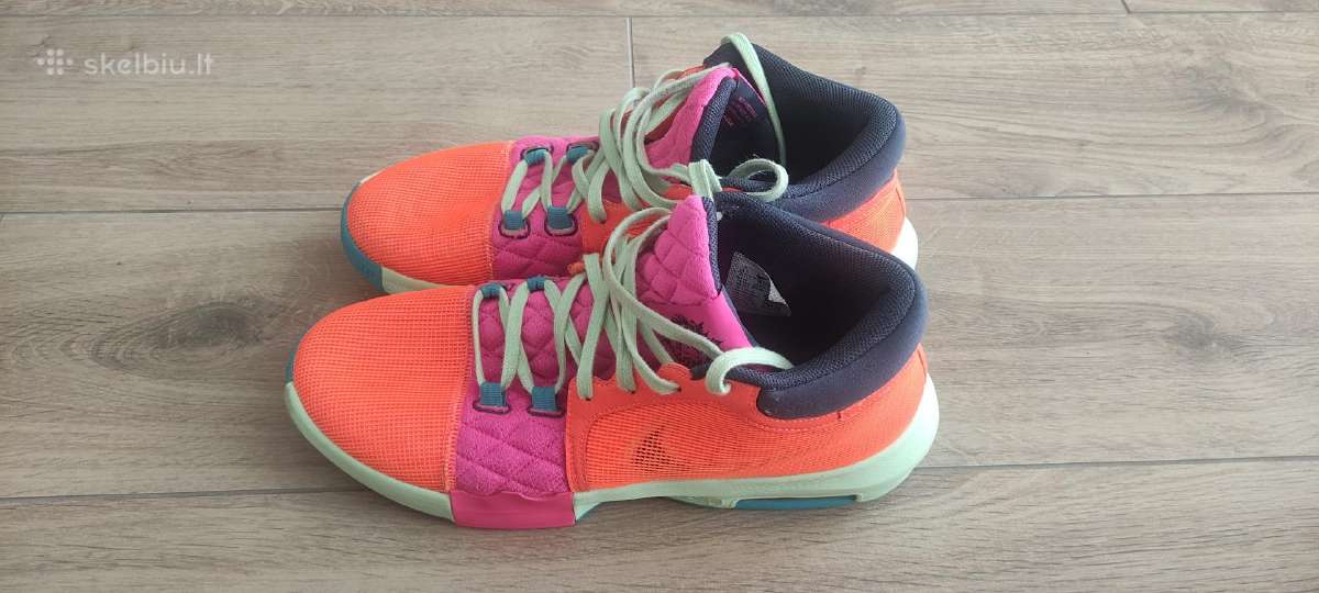 Parduodu Nike krepšinio batelius