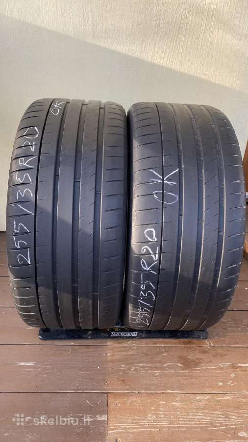 Vasarines automobiliu