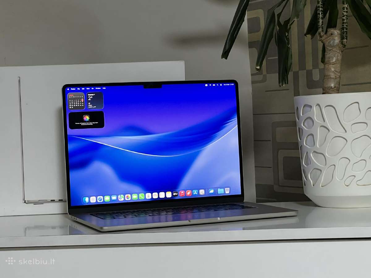 Parduodamas MacBook Air 15 2023 su Apple M2.