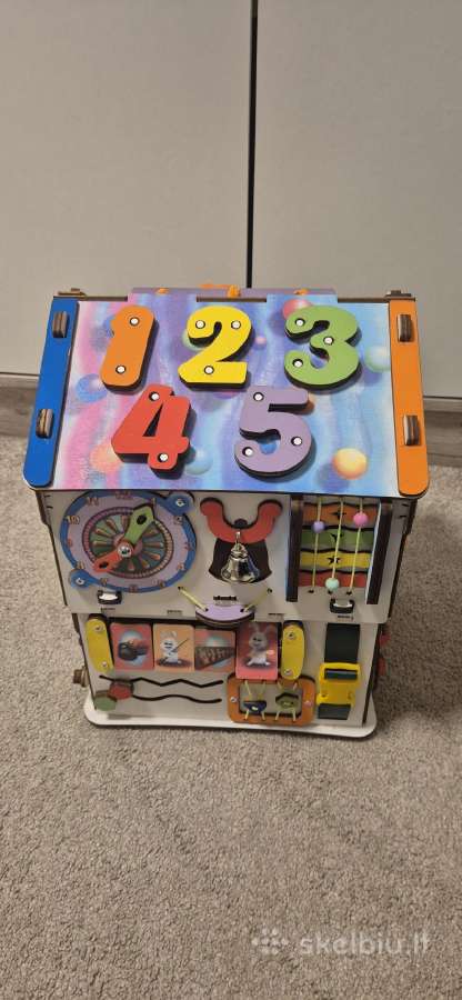 Edukacinis lavinamasis namelis (Busyboard)