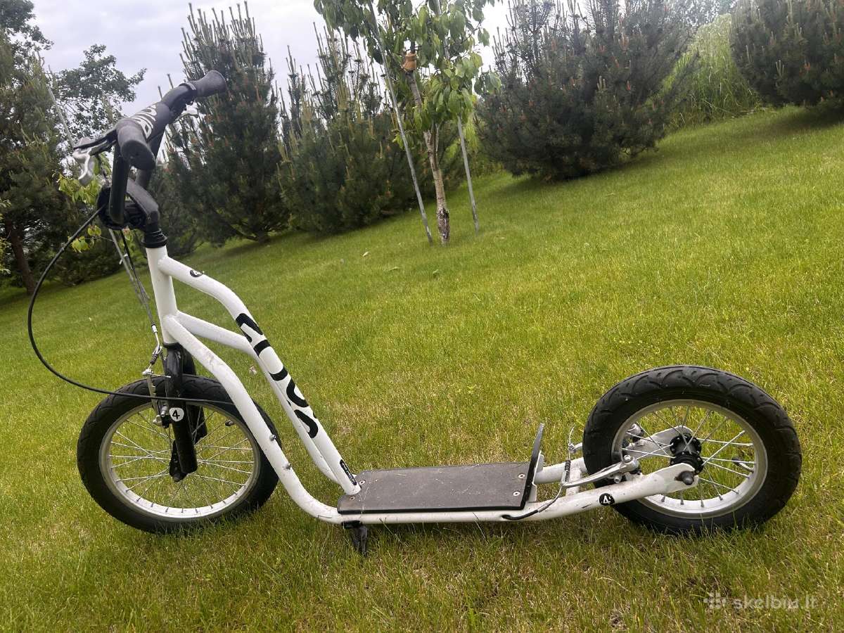 Mažai naudotas vaikiškas paspirtukas