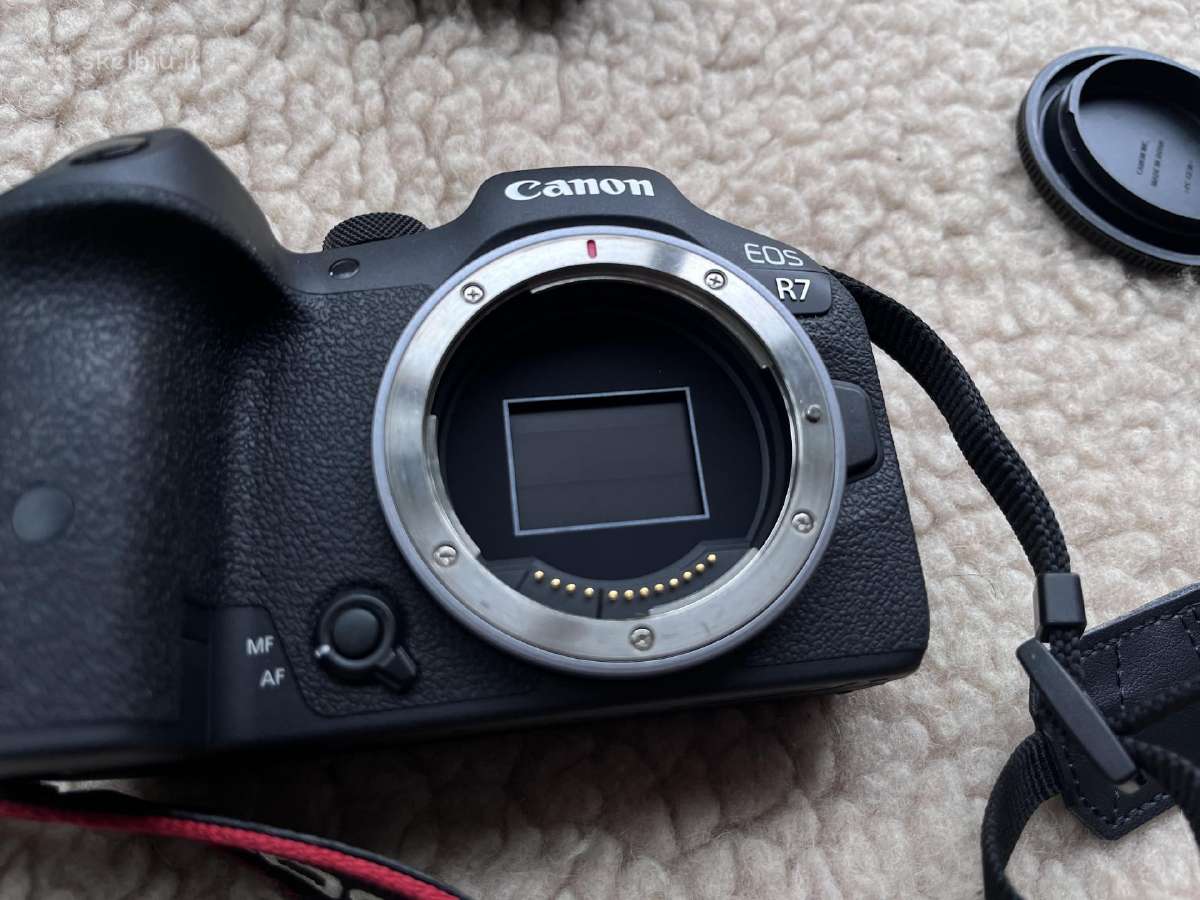 Canon EOS R7 body