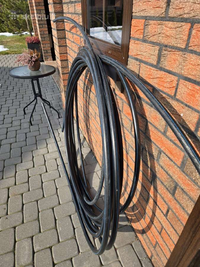 Vandentiekio vamzdžių likučiai (apie 30