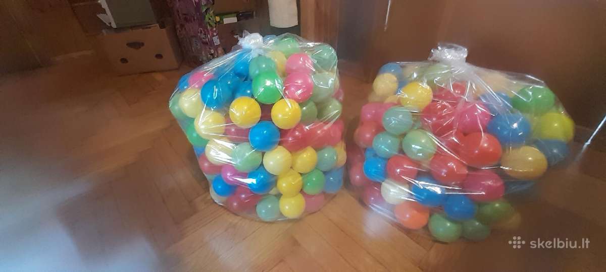 Plastikiniai kamuoliukai baseinui yra 350 vnt.