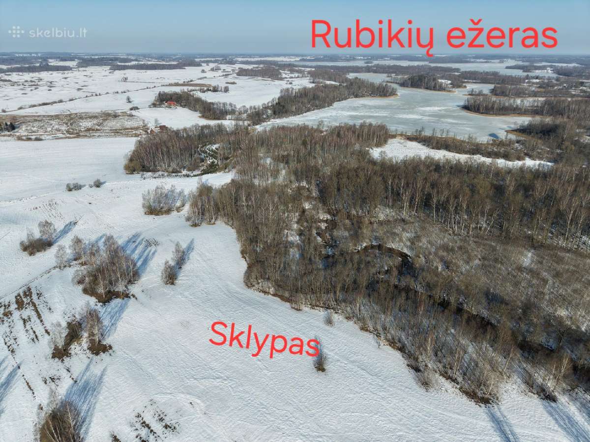 Parduodamas vaizdingas sklypas.