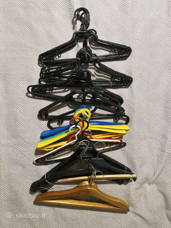 Plastmasinės ir metalinės pakabos