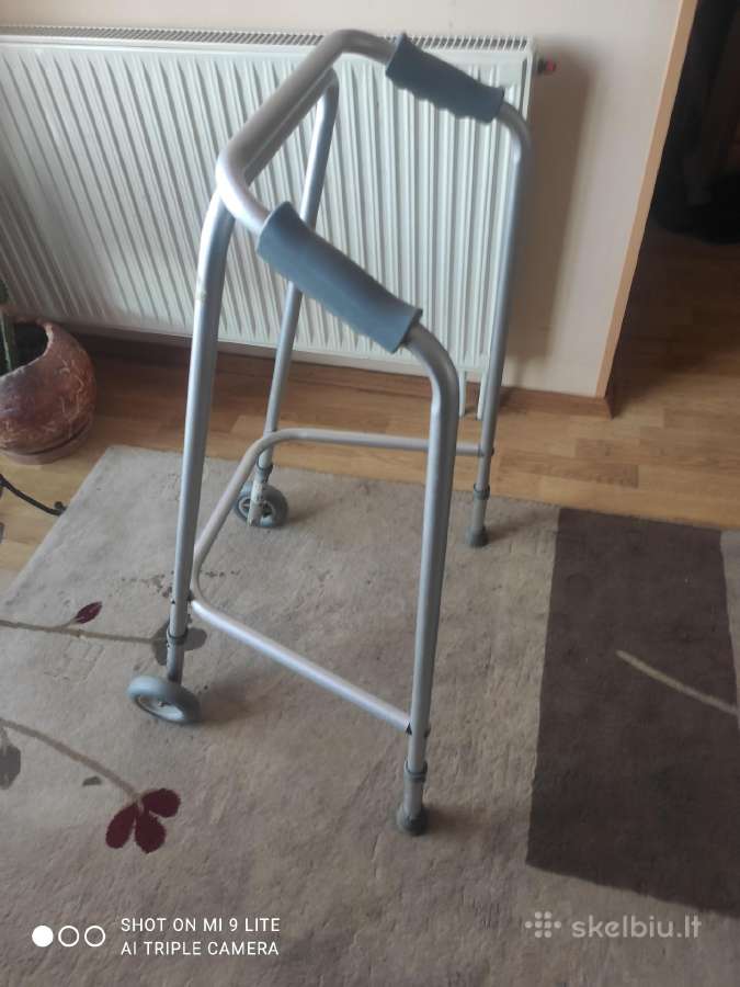 Žingsninė vaikštynė,vaikščiojimo rėmas su ratukais