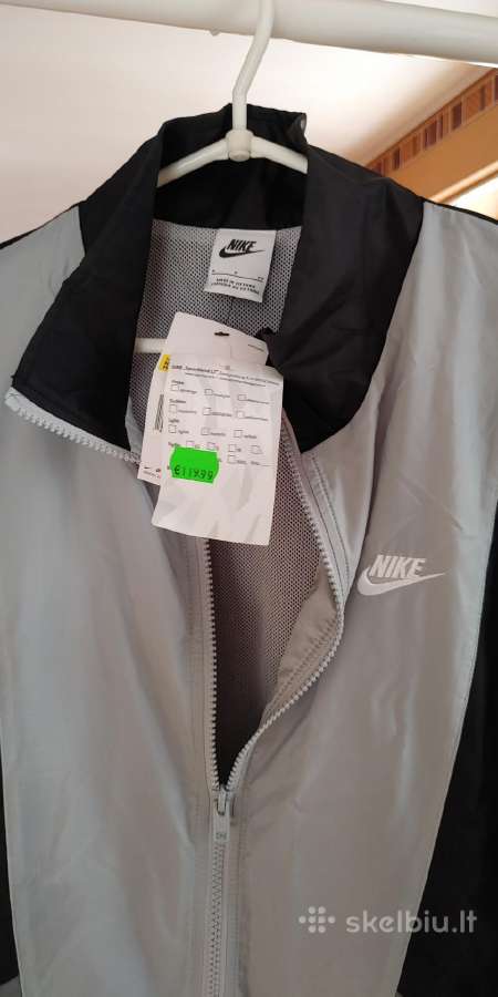 Naujas nedevetas nike treningas