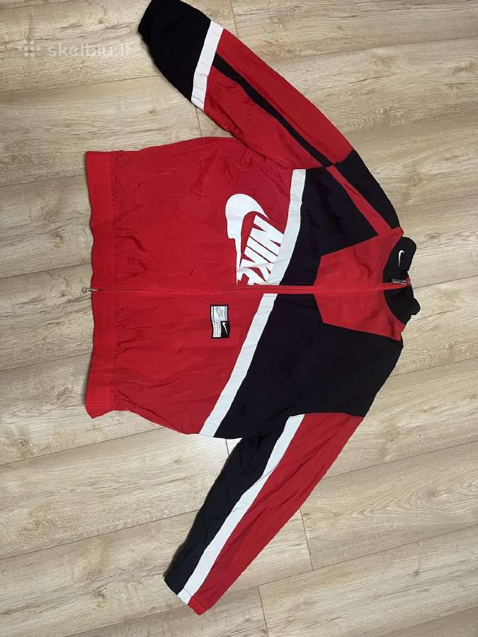 Nike striukė