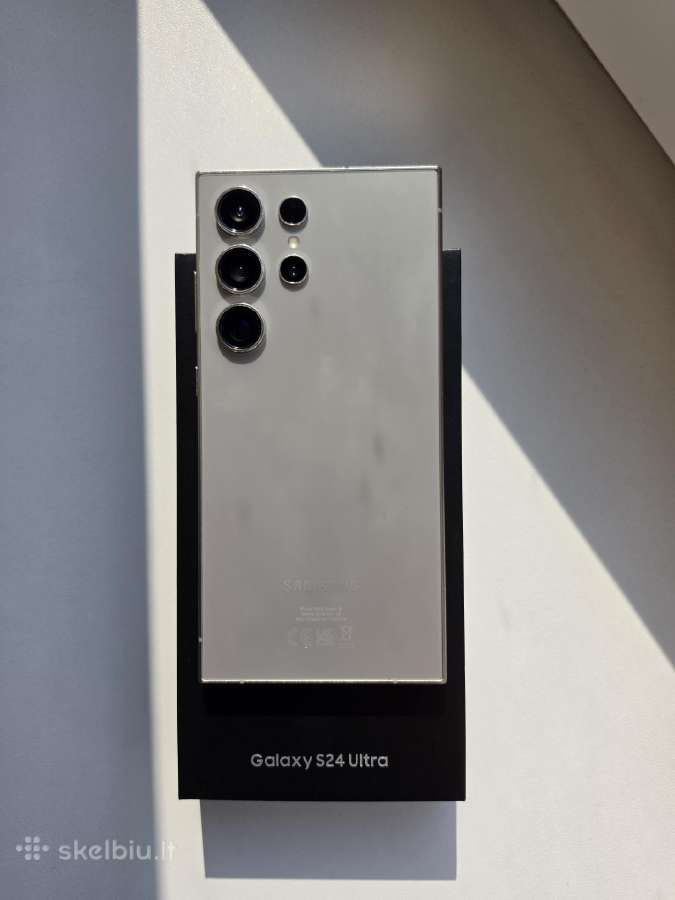Samsung S24 Ultra 512 su priedais