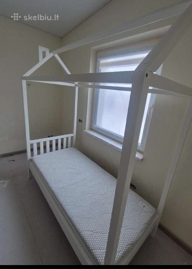 Lova namelis su Lono kokybišku čiužiniu
