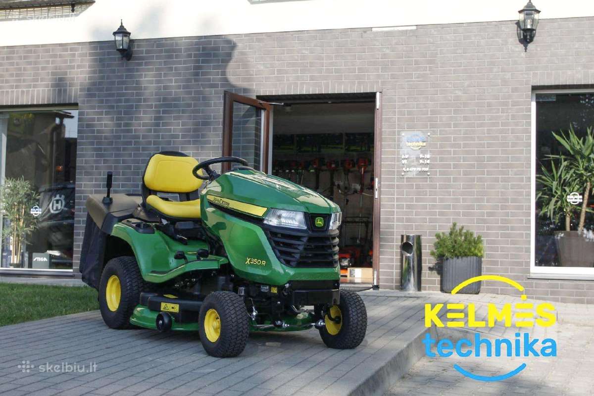 John Deere X350r traktorius su surinkimo krepšiu