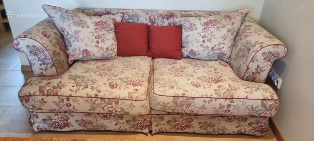 Sofa su gėlėmis