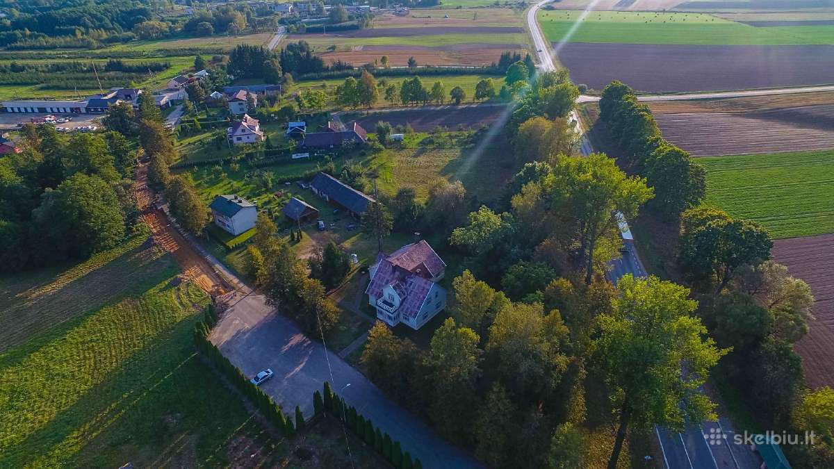 Namas šalia A4 kelio. Varėnos r.