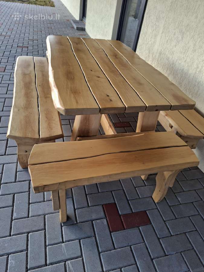 Stalas ir suolai