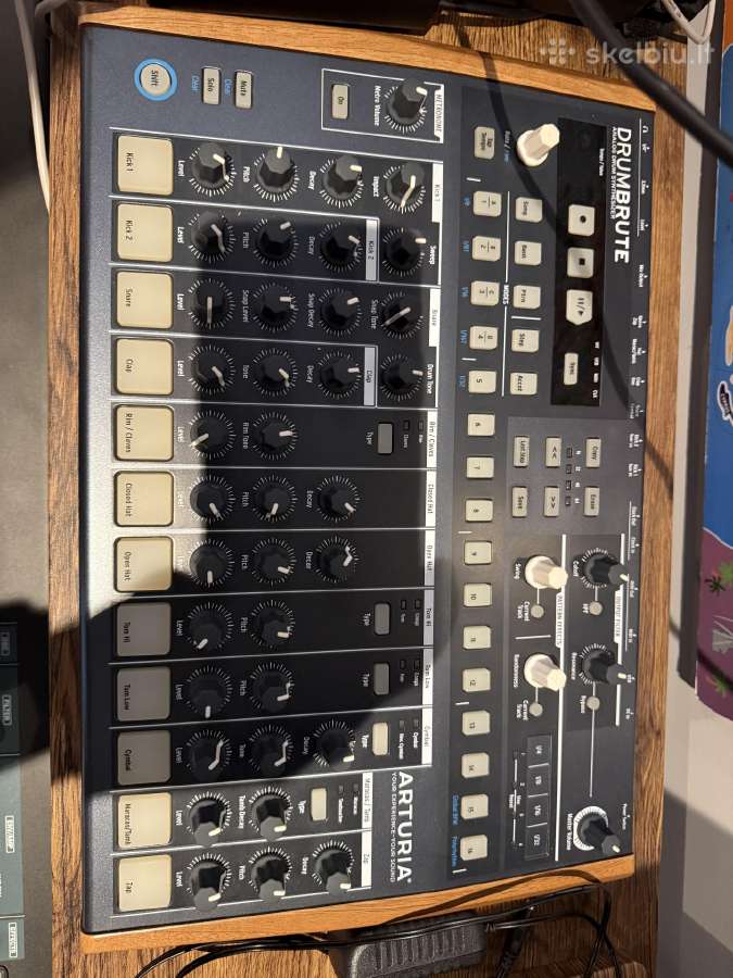 Arturia drumbrute