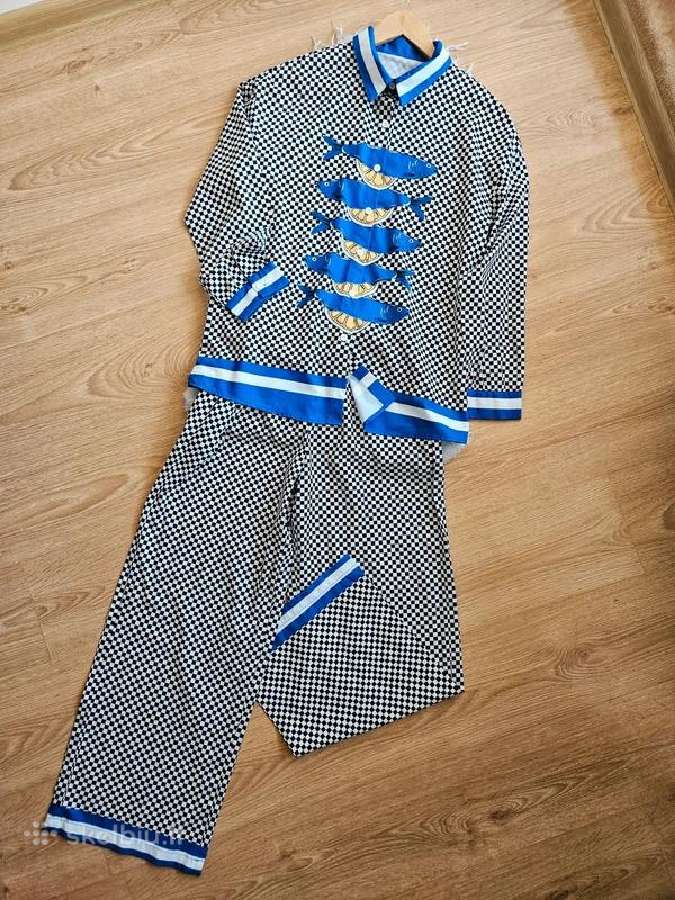 Lengvas dailus kostiumėlis