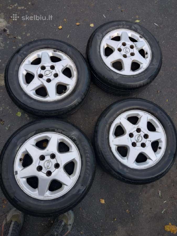 Opel zafira 4 padangos 195/65 R15 su ratlankiais