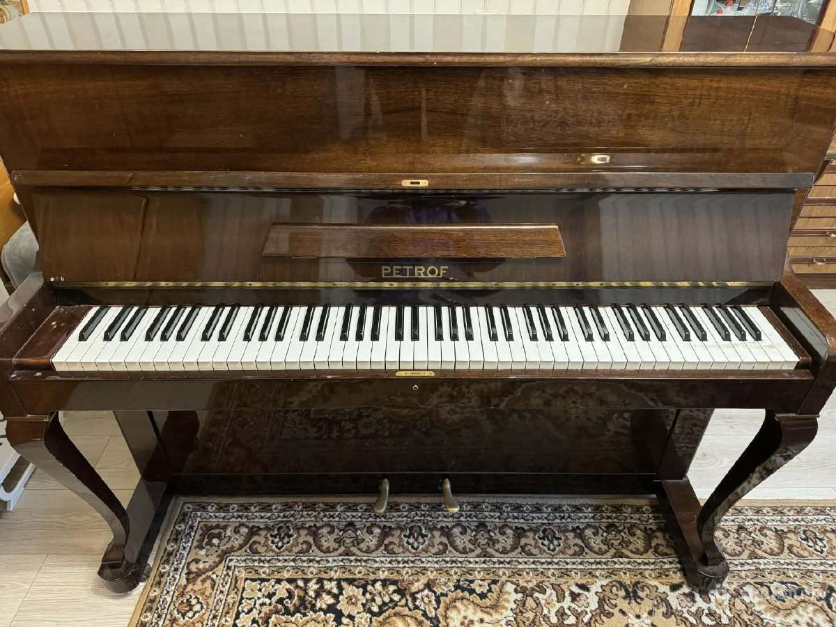 Pianinas Petrof