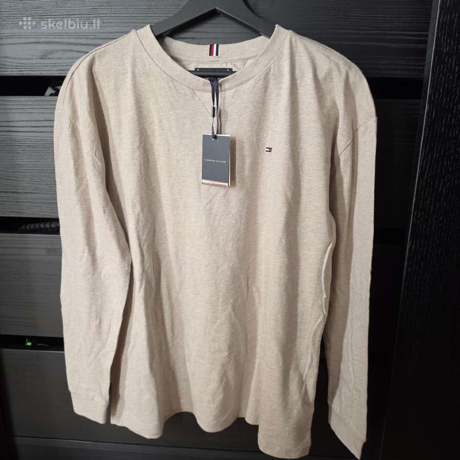 176 dydžio Tommy Hilfiger marškinėliai