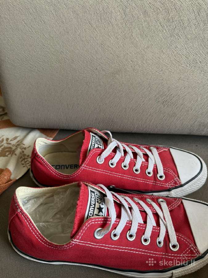 Converse laisvalaikio batai.